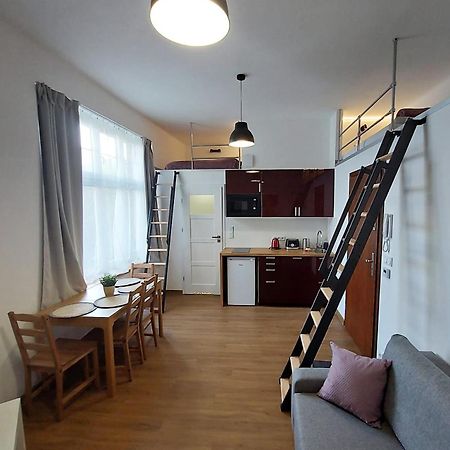 Old Town Stage Apartment One كراكوفيا المظهر الخارجي الصورة