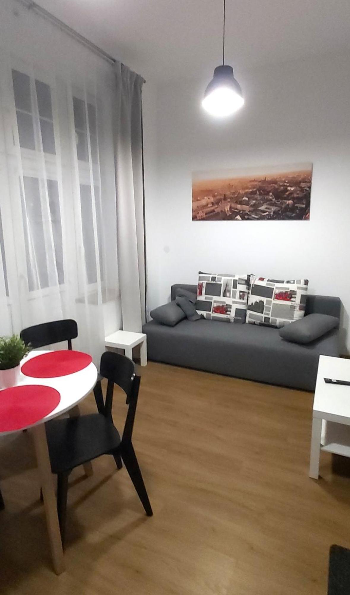 Old Town Stage Apartment One كراكوفيا المظهر الخارجي الصورة