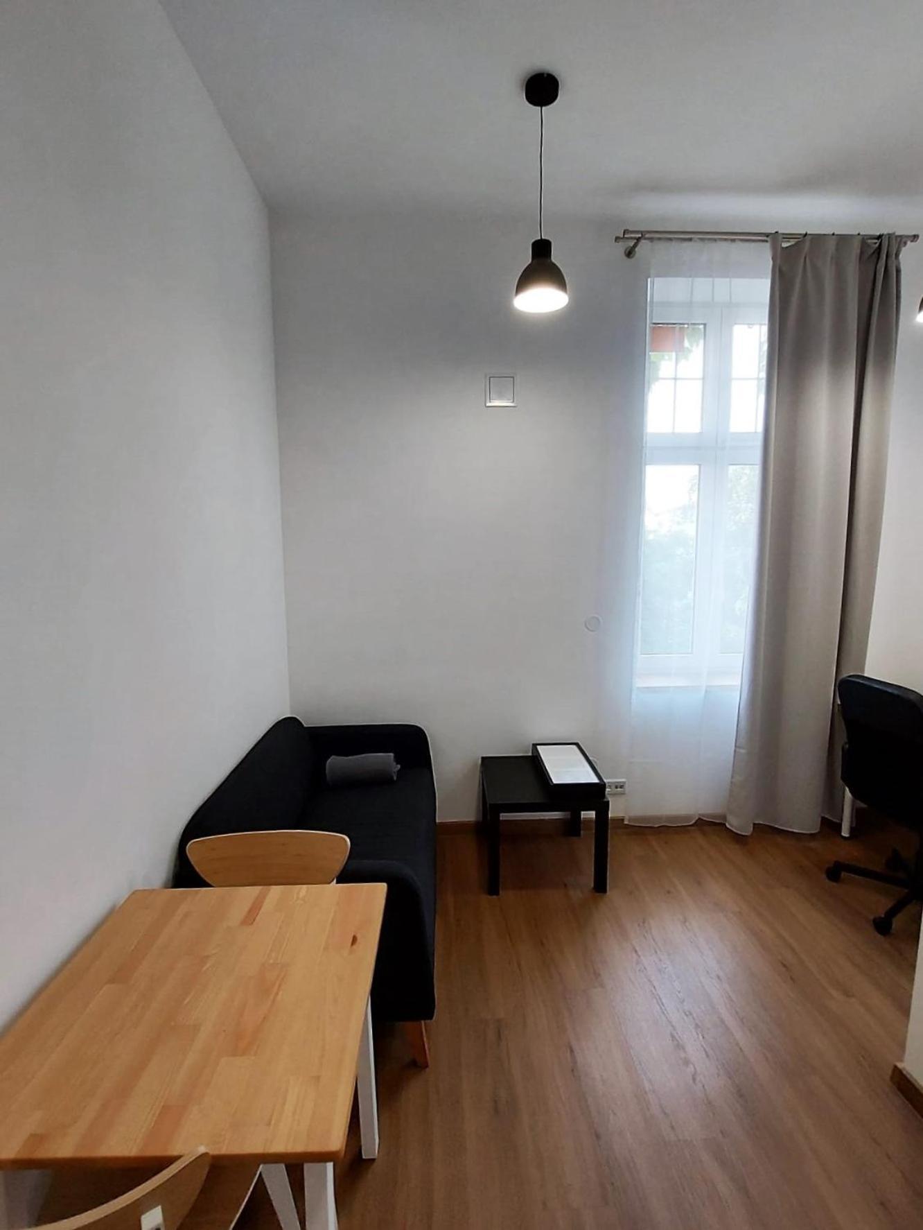 Old Town Stage Apartment One كراكوفيا المظهر الخارجي الصورة